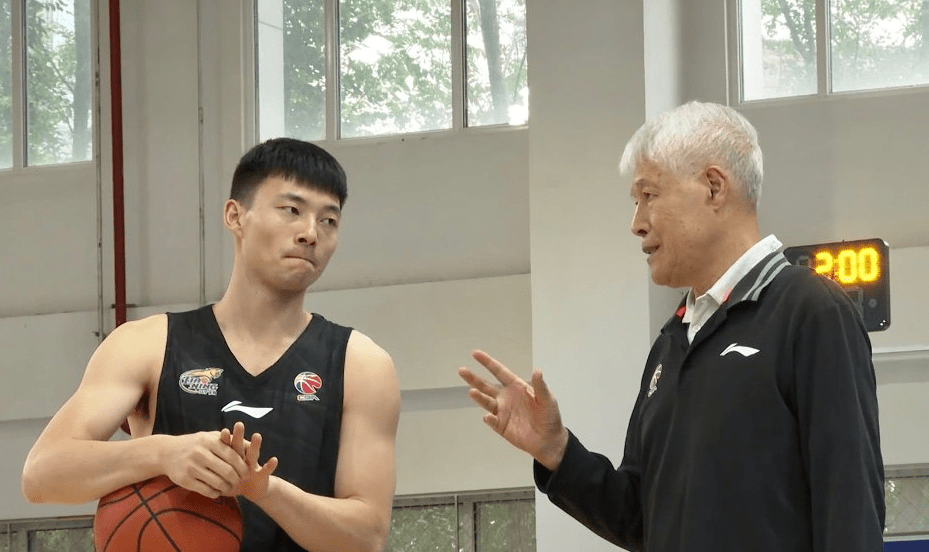 包含加时末段布鲁克林篮网备战亚冠，调整名单细节曝光，目标明确，年轻球员得到机会的词条