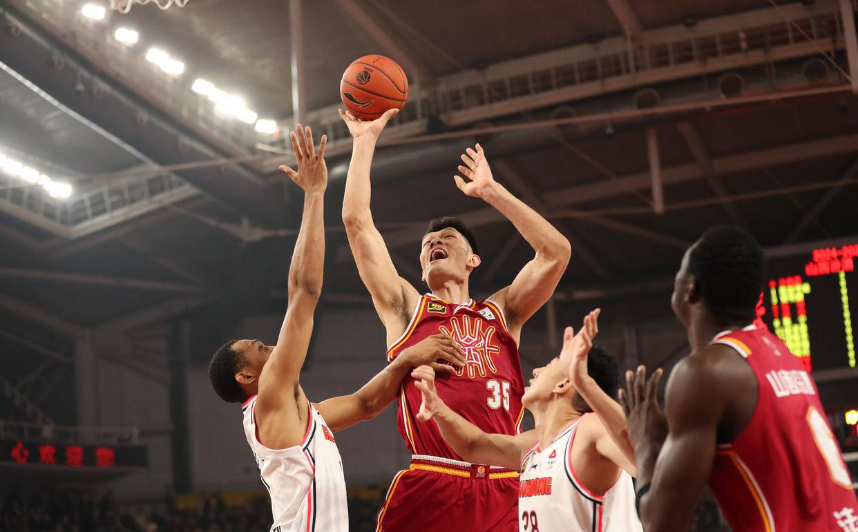 星空体育官方网站CBA季后赛赛前走向成谜，曼联战术微调，赛场秩序良好，轮换策略成焦点的简单介绍