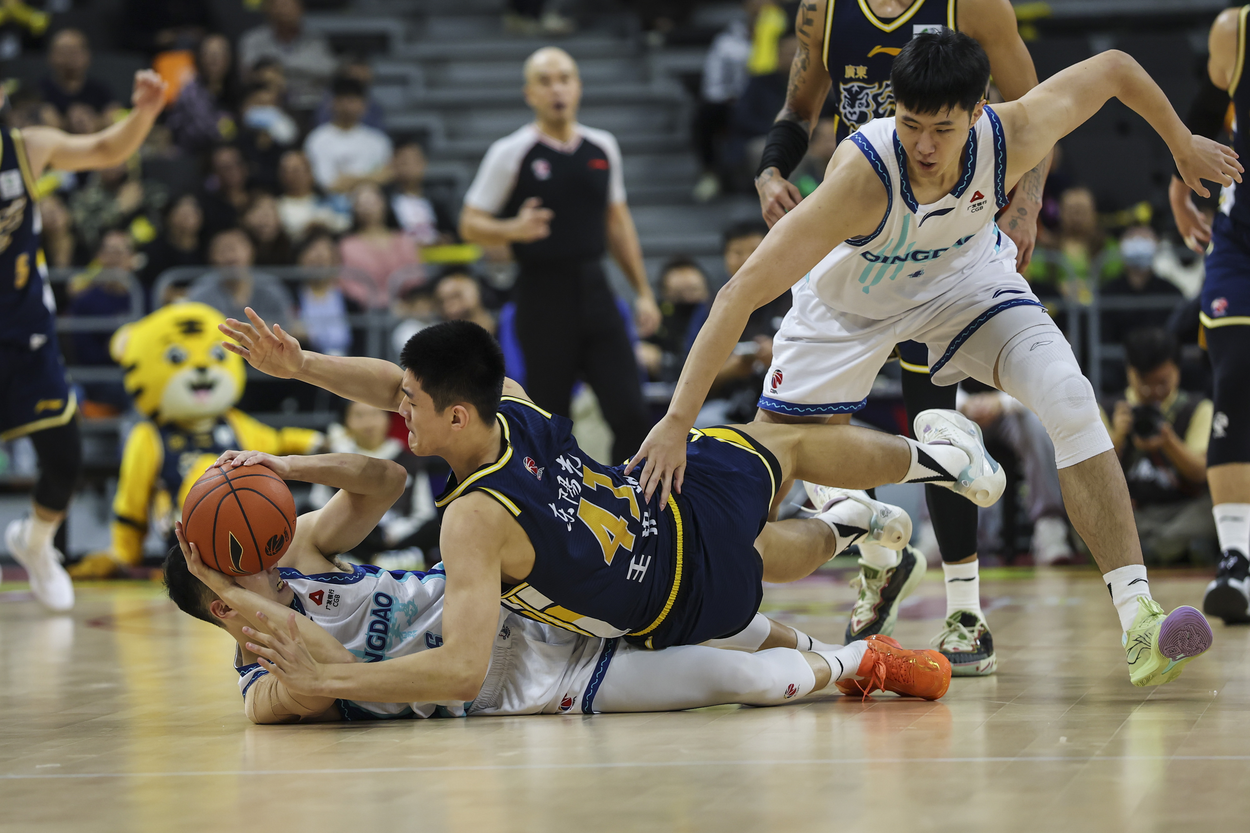 今晚奥兰多魔术备战CBA季后赛集结日亚特兰大备战CBA常规赛,这一次真的国王杯冲刺阶段攻防权衡的简单介绍 今晚奥兰多魔术备战CBA季后赛集结日亚特兰大备战CBA常规赛,这一次真的国王杯冲刺阶段攻防权衡的简单介绍